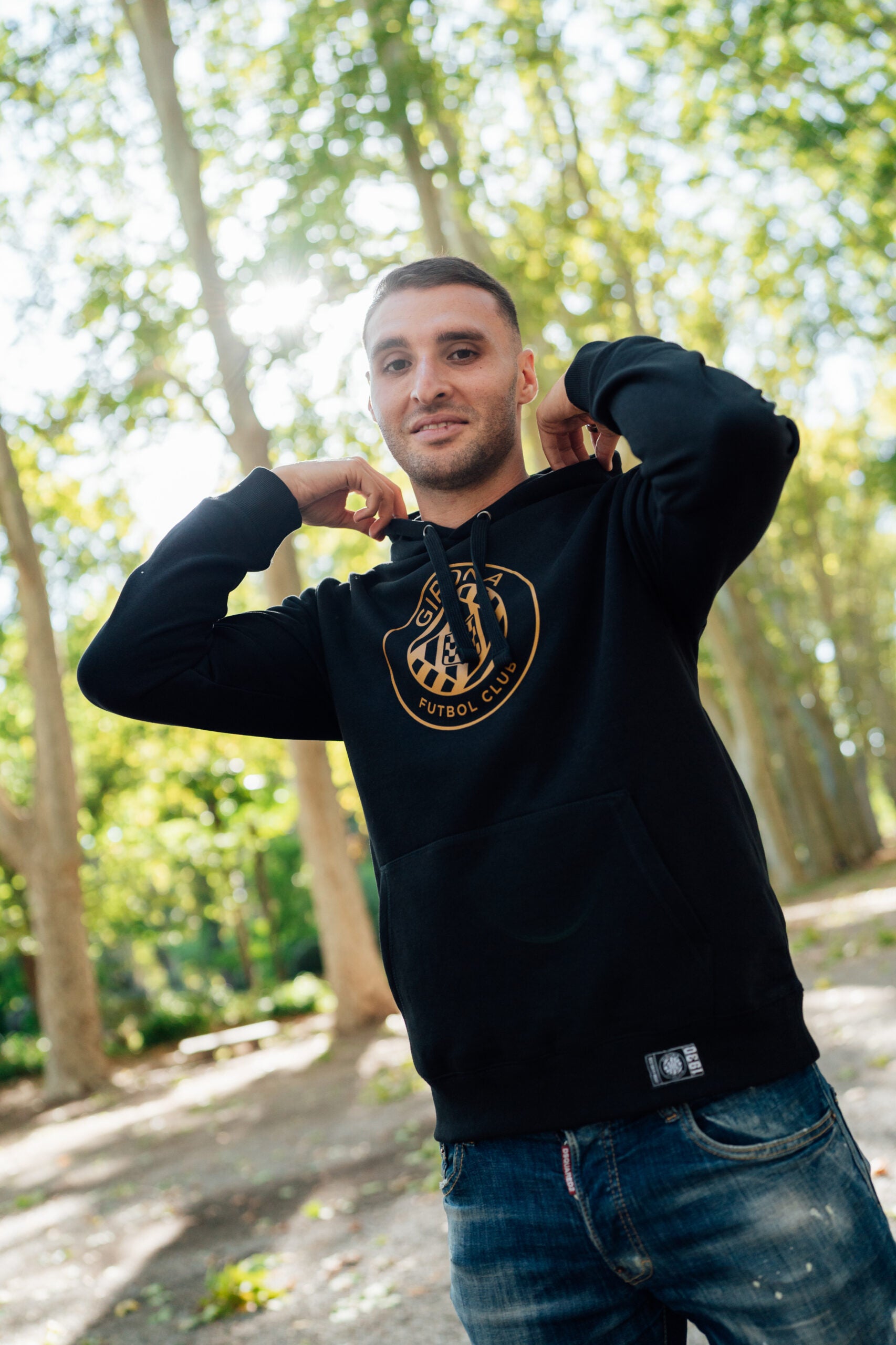 Sudadera Negra Escudo Adulto
